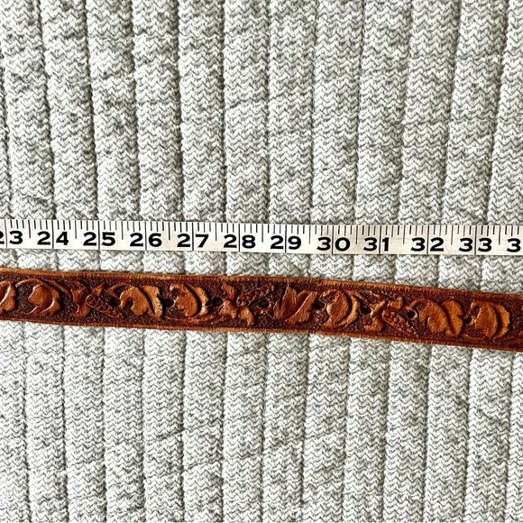 Hand tooled leather belt - Picture 6 of 6